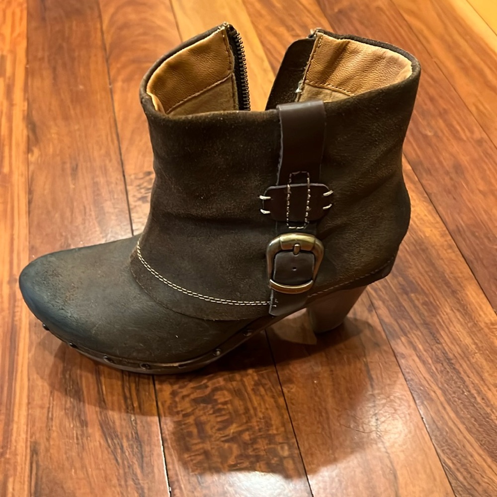 Earthies booties